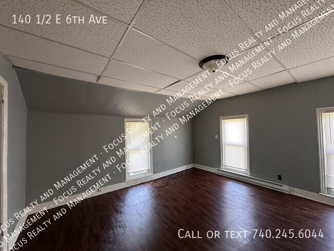 Foto del edificio - 140 1/2 E 6th Ave-