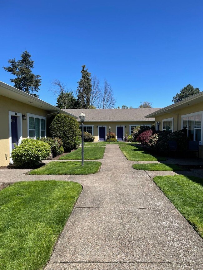 Building Photo - Private 1 bed, 1 bath condo!