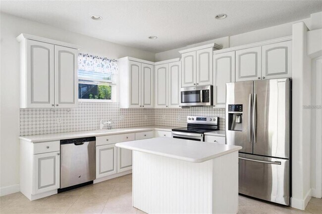 Building Photo - 2205 Weaver Bird Ln