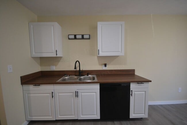 Building Photo - Vine St Duplexes