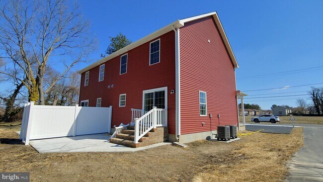Building Photo - 122 N West St