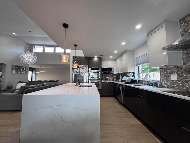 Foto del edificio - 6876 Palmar Ct