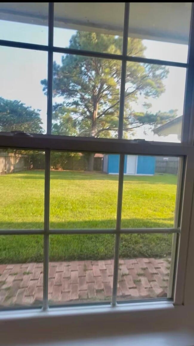 Building Photo - 1925 14th Ave N