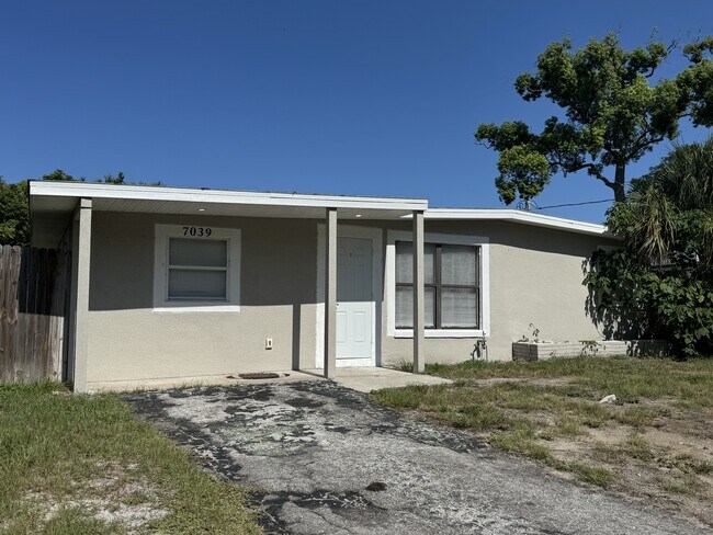 Foto del edificio - 7039 Lenox Dr