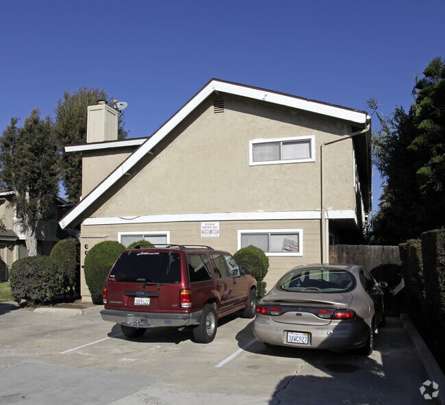 Building Photo - 276 Avocado St