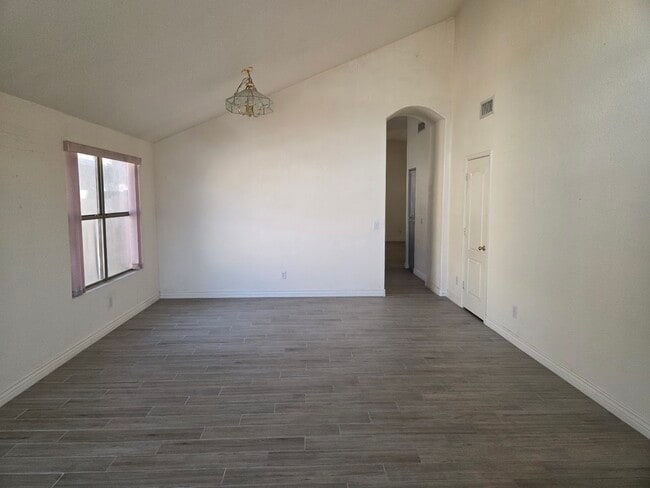 Entry / Dining - 6411 W Adobe Dr