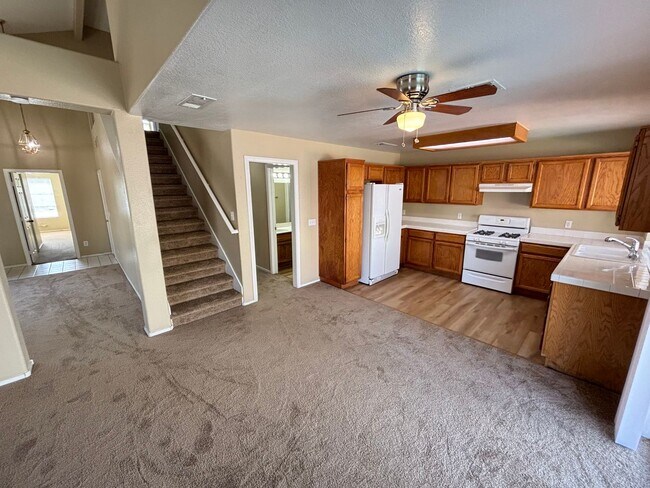 Foto del edificio - Gorgeous 5Bed/2Bath Home located in Sunris...