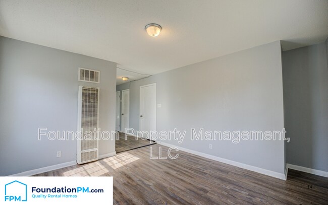 Building Photo - 741 Neptune St