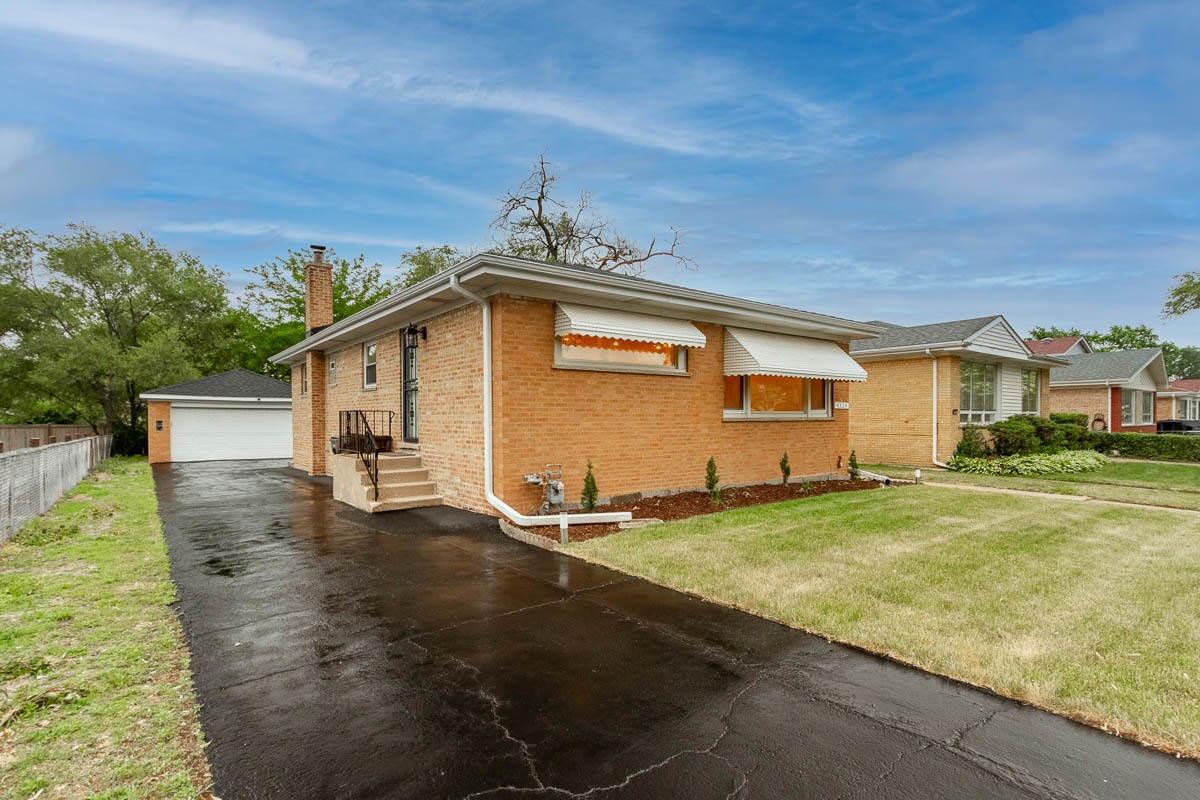 9529 Kolmar Ave, Skokie, IL 60076 House Rental in Skokie, IL