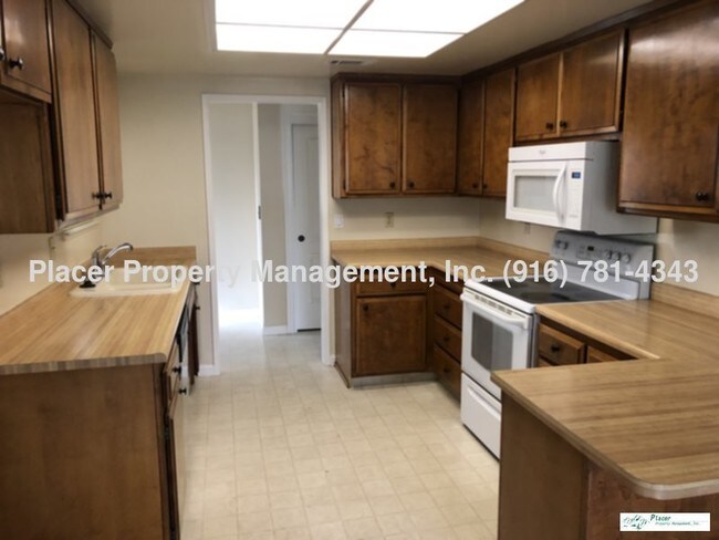 Building Photo - This 3 bedroom, 2 bath home with RV access