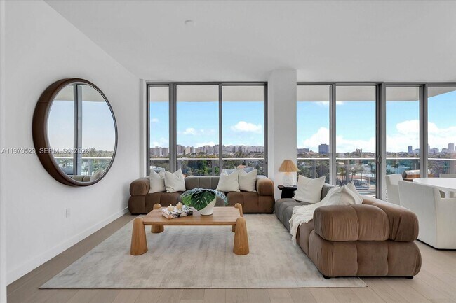 Foto del edificio - 9201 E Bay Harbor Dr