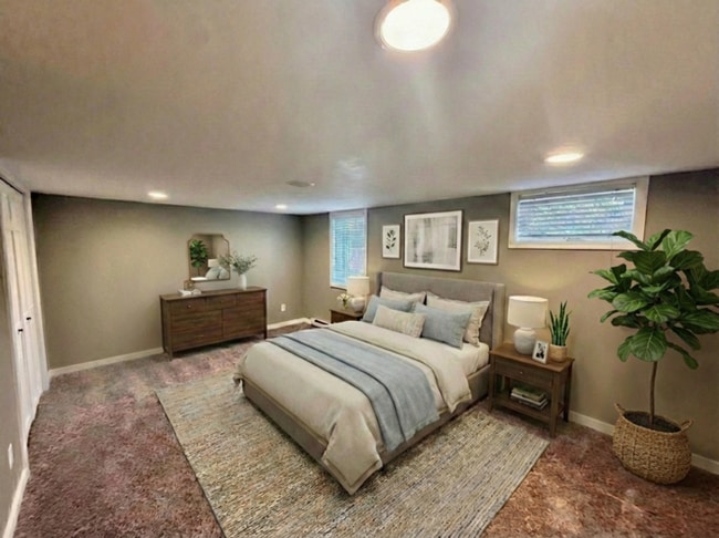 Building Photo - ***MOVE IN SPECIAL*** 2 WEEKS FREE Beautifully Remodeled 1 Bedroom / 1 Bath Unit in the Heart of ...