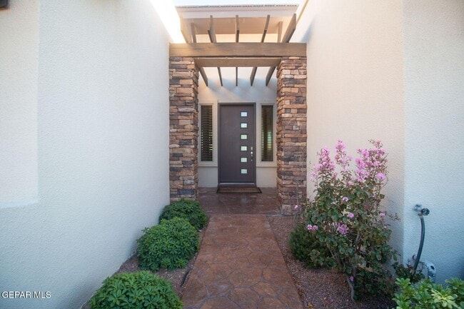 Building Photo - 7200 Kiowa Creek Dr