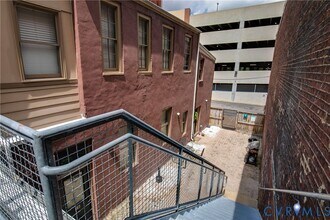 Building Photo - 306 E Broad St