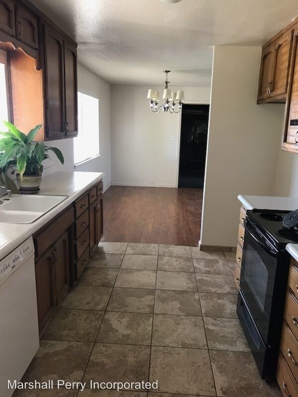 Foto principal - 4919 Roselle Ave