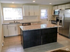 Building Photo - 908 Woodhill Dr