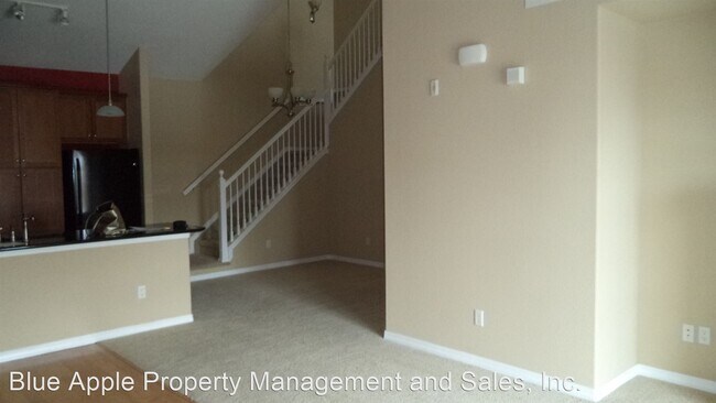Building Photo - 3 br, 2 bath House - 10056 W. Unser Dr. #302