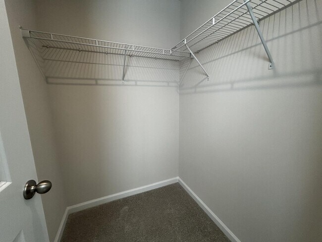 Foto del edificio - 261 Utica Bnd Ct