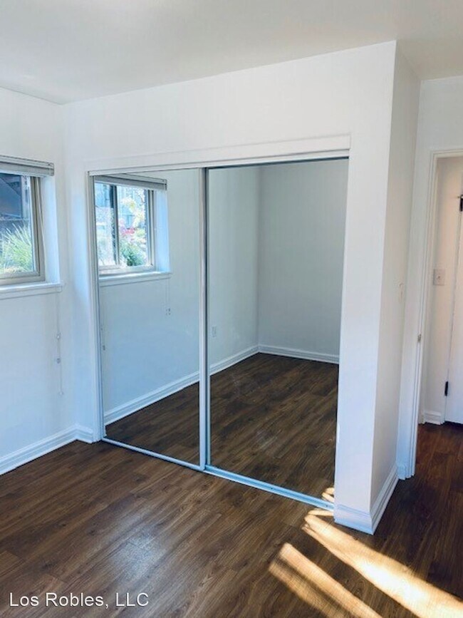 Building Photo - 4205-4205 Evanston Ave N