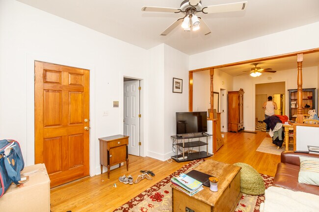 Foto del edificio - 3311 N Hoyne Ave