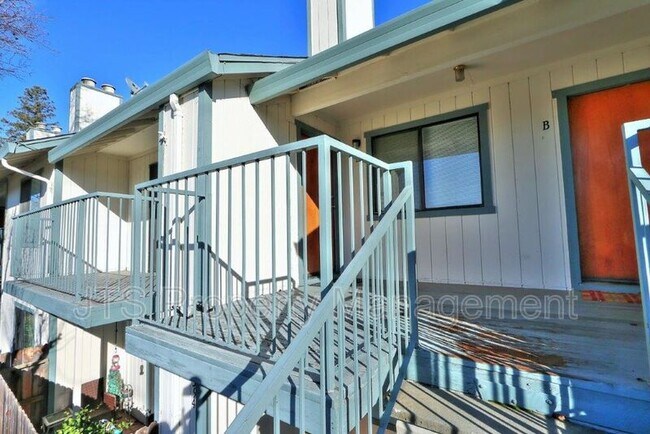 Foto del edificio - 2394 Alta Garden Ln