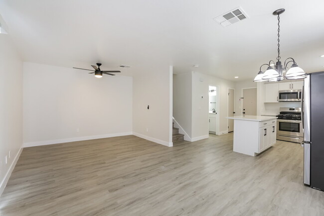 Building Photo - 5115 Souvenir Ln