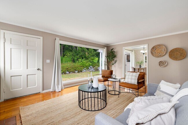 Building Photo - Charming 3 beds 1.5 bath farmhouse in Redm...