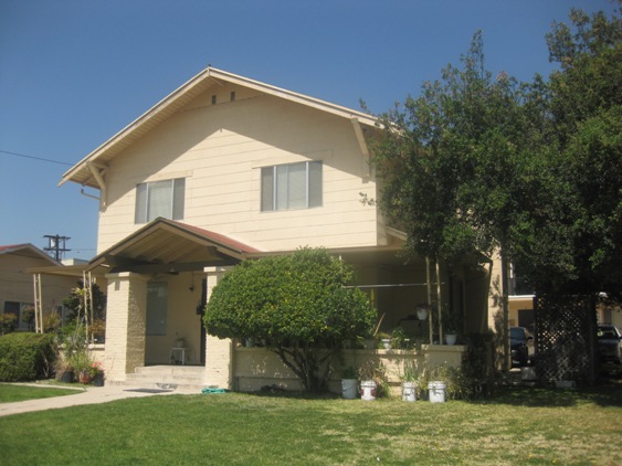 Foto del edificio - 1143-1145 E Wilson Ave
