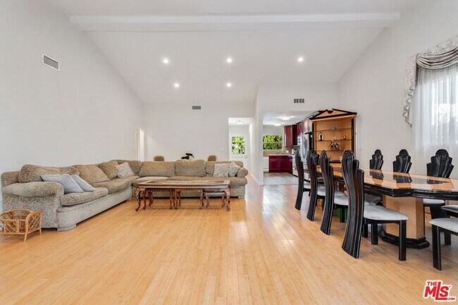 Foto del edificio - 22616 Berdon St