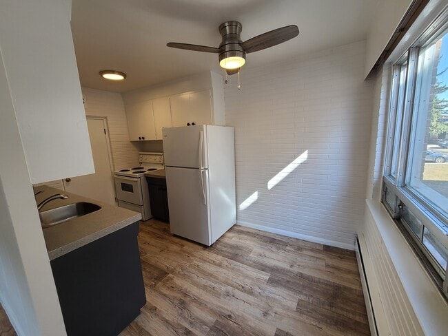 Building Photo - 1910 Main St