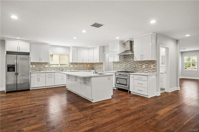 Foto del edificio - 17814 Rhoda St