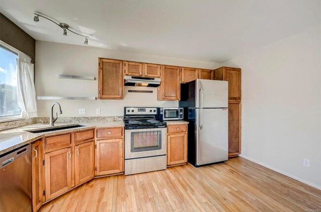 Building Photo - 567 E Arden Cir