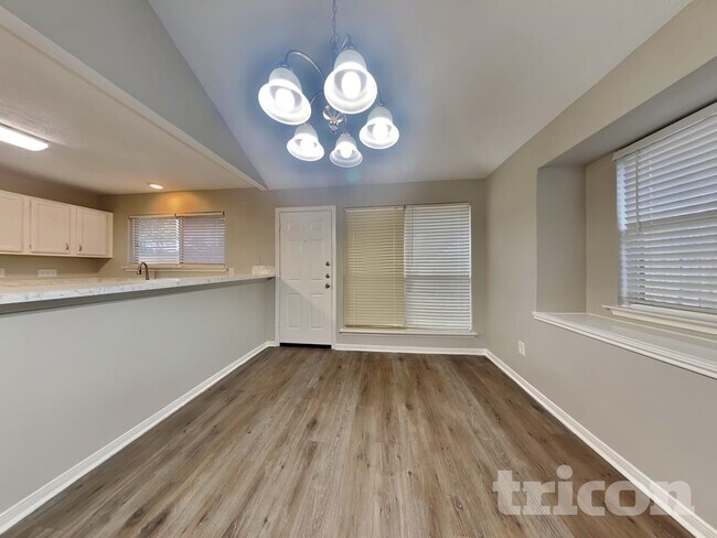 Foto del edificio - 7102 Tara Blue Ridge Dr