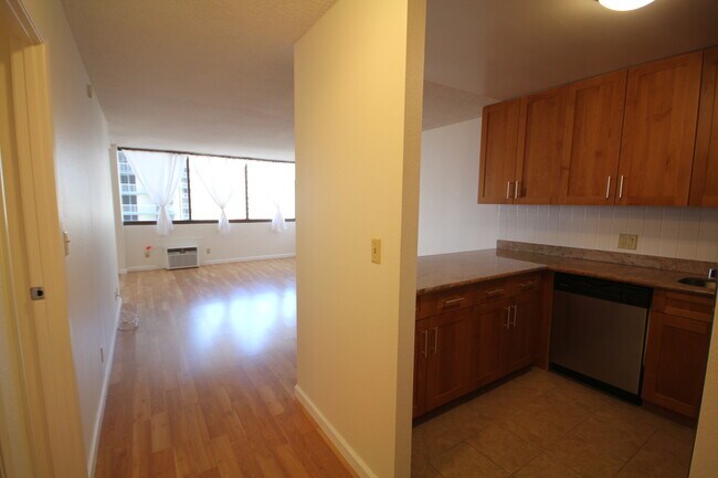 Foto del edificio - Kukui Plaza - Ewa Tower -1 Bedroom, 1 Bathroom, 1 Parking !