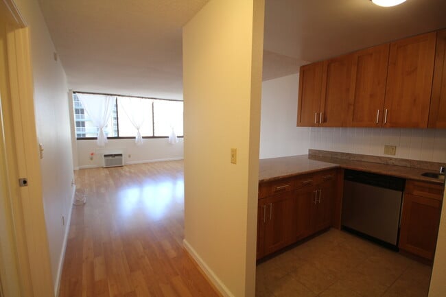Building Photo - Kukui Plaza - Ewa Tower -1 Bedroom, 1 Bathroom, 1 Parking !