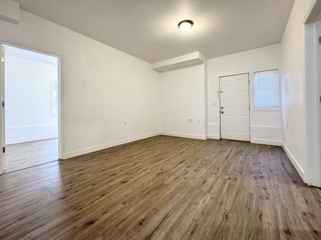 Building Photo - 6423 SW Raab Rd
