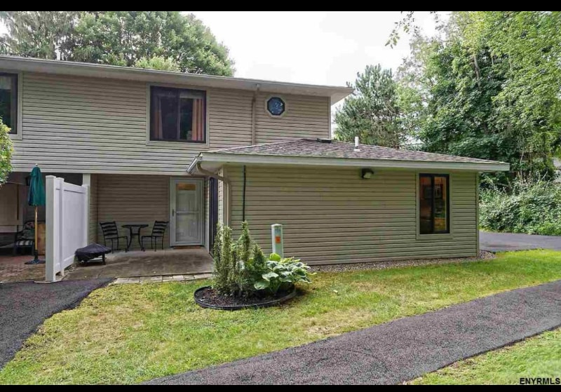 Primary Photo - 23 Donna Lynn Dr