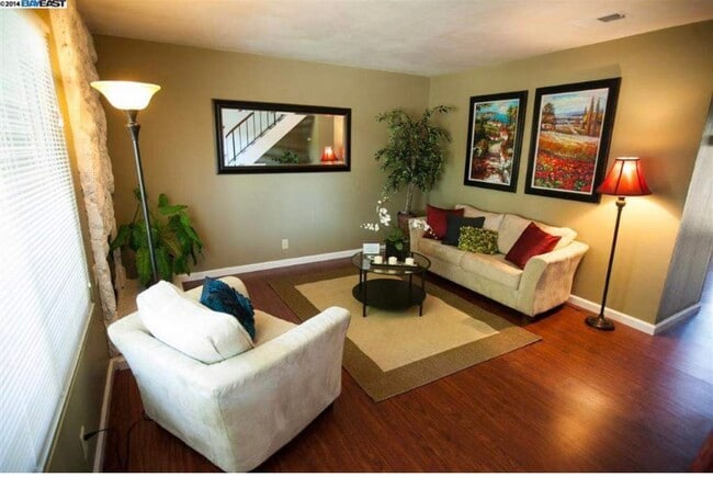 Foto del edificio - 915 Snowberry Ct
