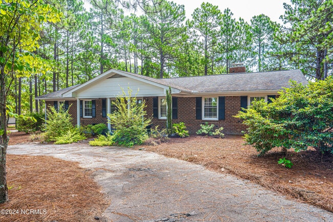 Foto del edificio - 635 Pee Dee Rd