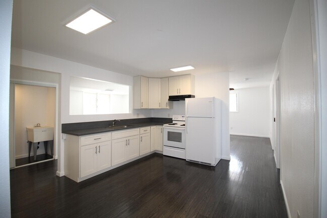 Building Photo - 906 Kilani Ave