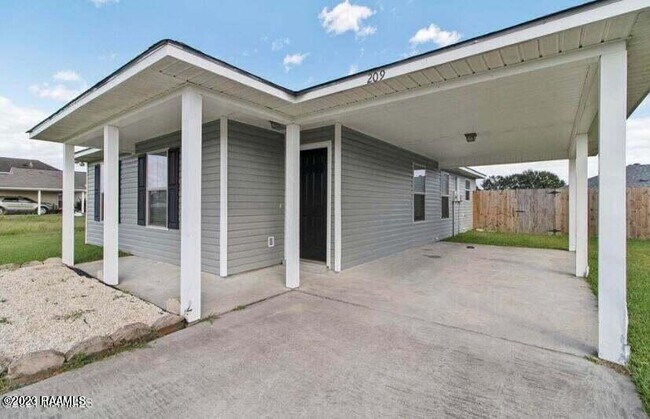 Building Photo - 209 Coles Creek Dr