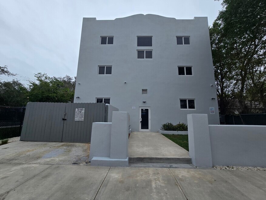 2012 SW 24th St