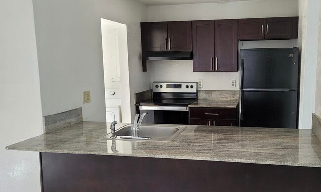 Building Photo - 3760 Riverside Dr