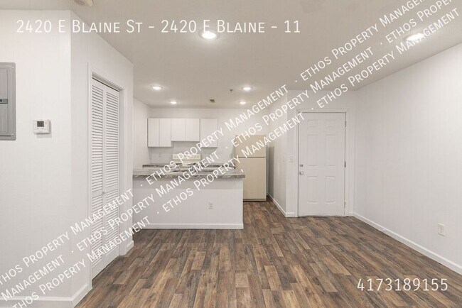 Building Photo - 2420 E Blaine St