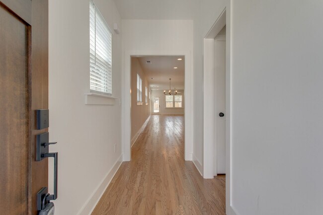 Building Photo - 1837 9th Ave N