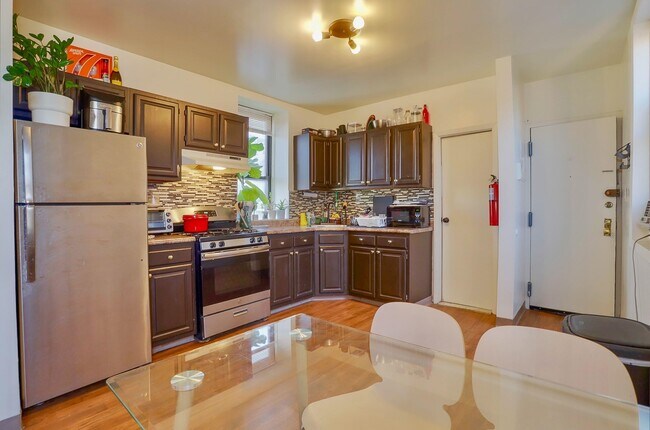 Building Photo - 202 Hudson St