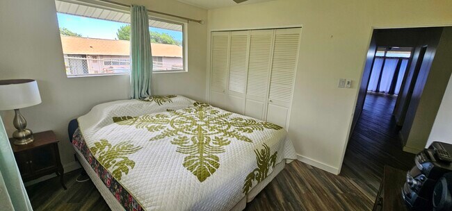 Room#2 Closet with hnagersand linens - 240 Elilani St