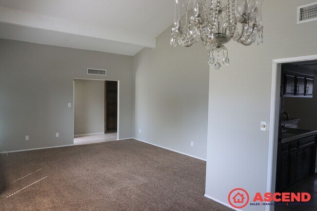 Building Photo - 3 Bedroom Home Off Ming and Ashe Rd!