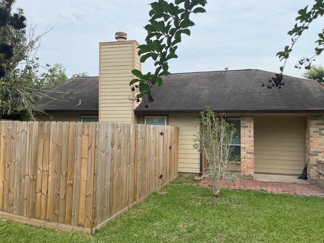 Foto del edificio - 15642 Scenic Haven Dr