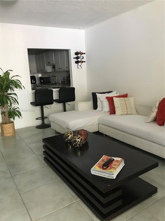 Foto del edificio - 10090 NW 80th Ct